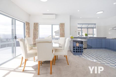 Photo of property in 3 Forbes Lane, Newlands, Wellington, 6037