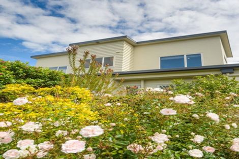 Photo of property in 1 Silkwood Place, Fitzherbert, Palmerston North, 4410