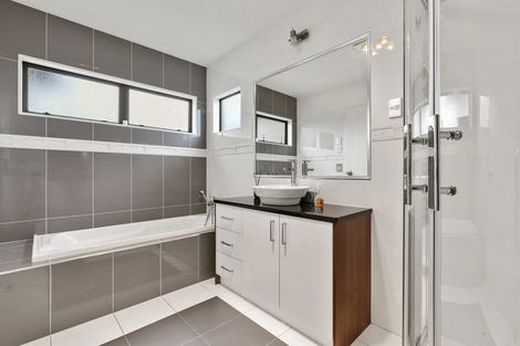 Photo of property in 28 Malahide Drive, Flat Bush, Auckland, 2019