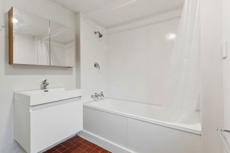 Photo of property in 1/20 Harrybrook Road, Green Bay, Auckland, 0604