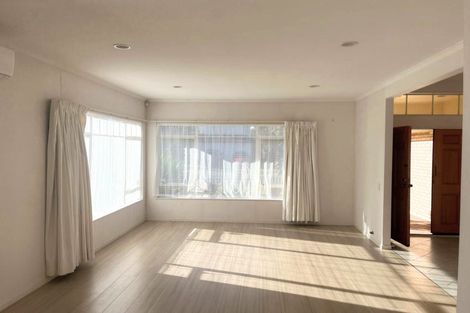 Photo of property in 14 Corta Bella Place, Golflands, Auckland, 2013