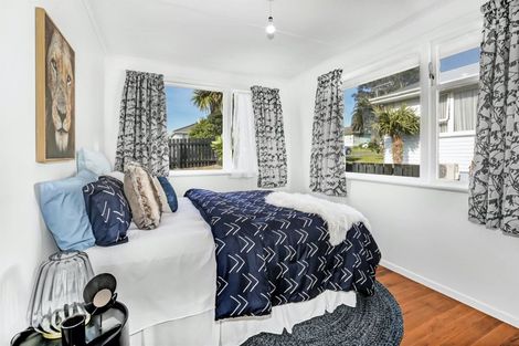 Photo of property in 16 Sasanof View, Ascot Park, Porirua, 5024