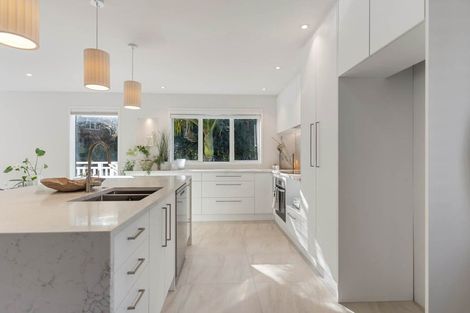 Photo of property in 32a Sandown Road, Rothesay Bay, Auckland, 0630