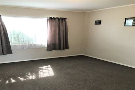 Photo of property in 4 Dungarvon Place, Clendon Park, Auckland, 2103
