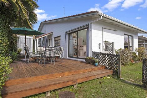 Photo of property in 1/1 Oaktree Avenue, Browns Bay, Auckland, 0630