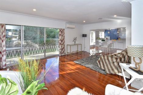 Photo of property in 60 Lawrence Crescent, Hillpark, Auckland, 2102