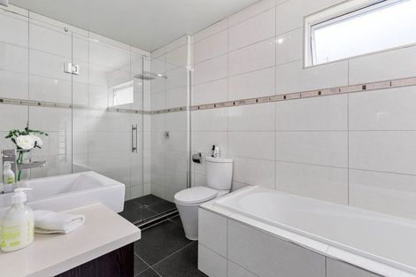 Photo of property in 1 Paterson Mews, Browns Bay, Auckland, 0630