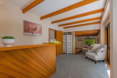 Photo of property in 28 Springdale Grove, Fitzherbert, Palmerston North, 4410