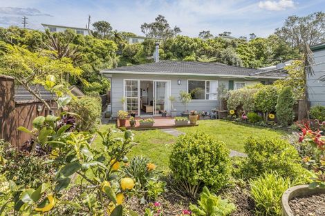 Photo of property in 1/40 Salford Street, Newlands, Wellington, 6037