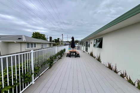 Photo of property in 12a Grainger Road, Te Atatu South, Auckland, 0610