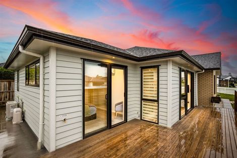 Photo of property in 37 Vinistra Road, Kumeu, 0810