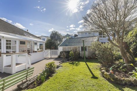 Photo of property in 15 Streatlam Crescent, Strathmore Park, Wellington, 6022