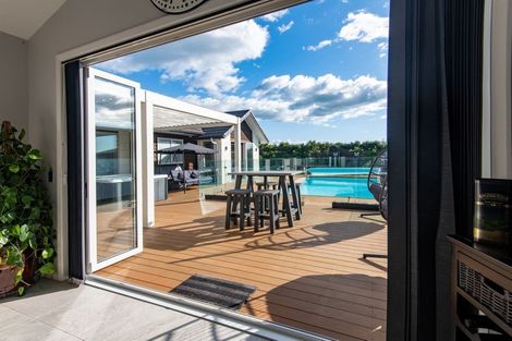 Photo of property in 19 Mike Smith Drive, Cambridge, 3434