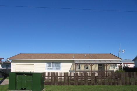 Photo of property in 1 Andresen Street, Foxton Beach, Foxton, 4815