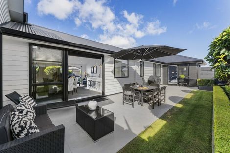 Photo of property in 30 Hiria Crescent, Papamoa Beach, Papamoa, 3118