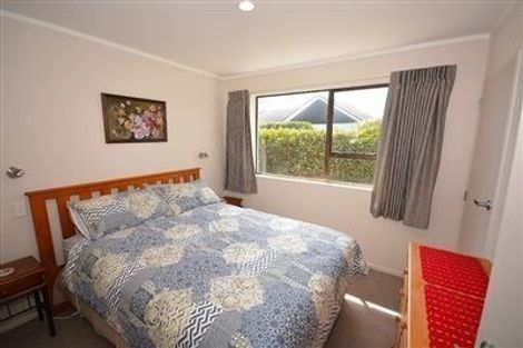 Photo of property in 16 Hastings Street, Waikanae Beach, Waikanae, 5036