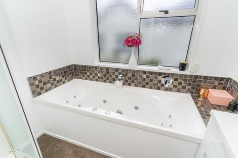 Photo of property in 5 Clyde Street, Kinmont Park, Mosgiel, 9024