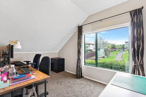 Photo of property in 2/9 Park Hill Road, Birkenhead, Auckland, 0626