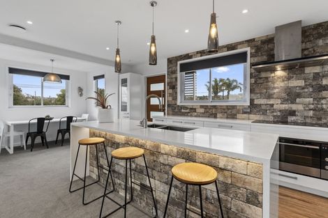 Photo of property in 1/467 Beach Road, Murrays Bay, Auckland, 0630