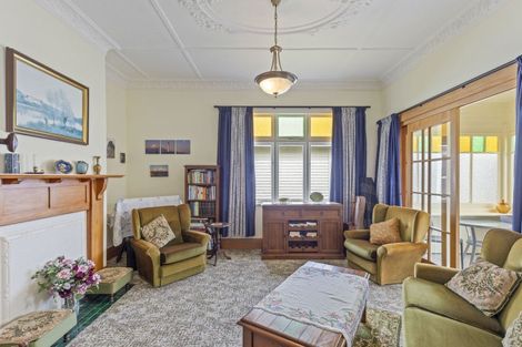 Photo of property in 23 Paynters Avenue, Strandon, New Plymouth, 4312