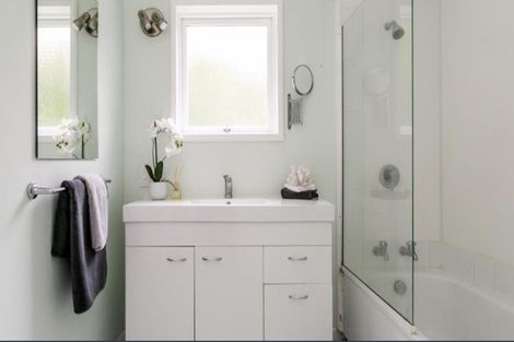 Photo of property in 11 Shortland Place, Havelock North, 4130