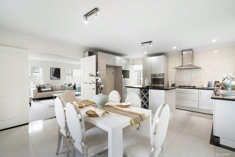 Photo of property in 11a Gerwyn Place, Pakuranga Heights, Auckland, 2010