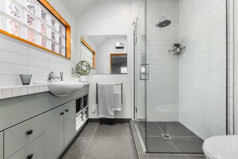 Photo of property in 2 Emerald Lane, Cashmere, Christchurch, 8022