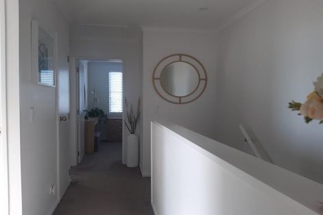 Photo of property in 15 Saddleback Crescent, Papakura, 2110