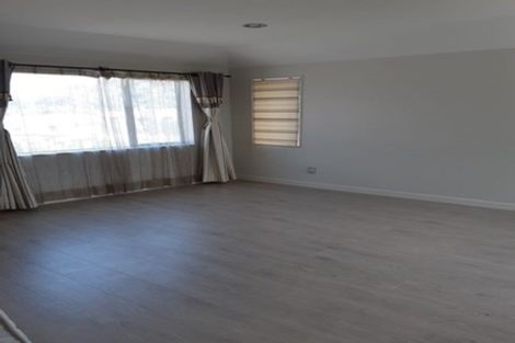 Photo of property in 102 Tamahere Drive, Glenfield, Auckland, 0629