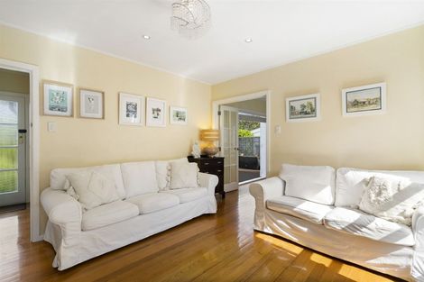 Photo of property in 1/21 Stanley Avenue, Milford, Auckland, 0620