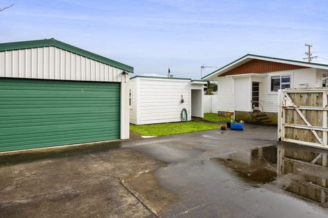 Photo of property in 1 Ramanui Avenue, Hawera, 4610