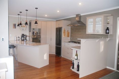 Photo of property in 45 Jonkers Road, Waitakere, Henderson, 0782