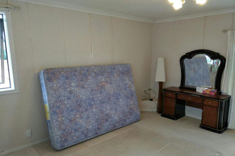 Photo of property in 6 Beaubank Road, Kelston, Auckland, 0602