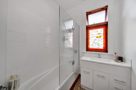 Photo of property in 14 Douglas Street, Hawera, 4610