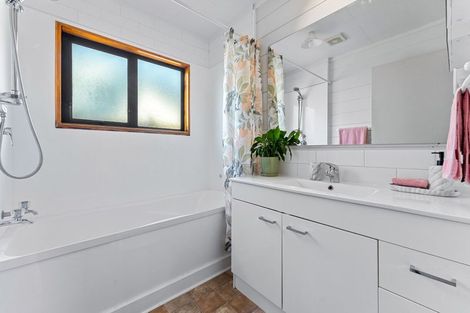 Photo of property in 1/122 Verran Road, Birkdale, Auckland, 0626