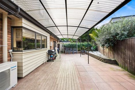 Photo of property in 1 Seresin Crescent, Flat Bush, Auckland, 2016