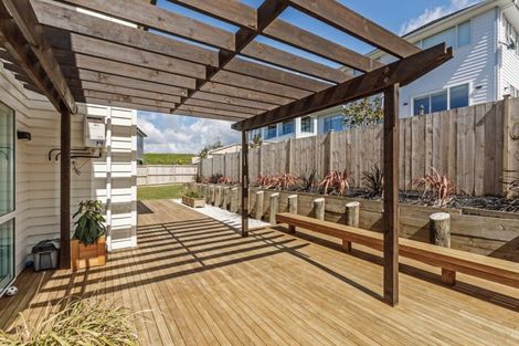 Photo of property in 8 Taraire Place, Orewa, 0931