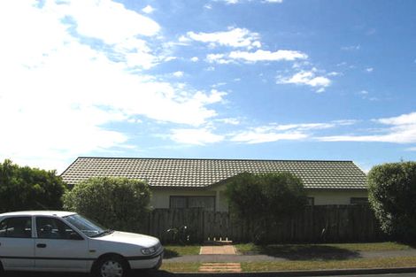 Photo of property in 1/13 Goldfinch Rise, Unsworth Heights, Auckland, 0632