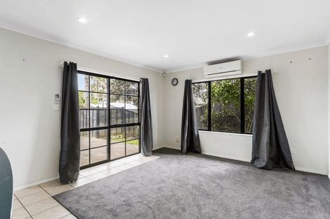 Photo of property in 27 Lothian Brae, Wattle Downs, Auckland, 2103