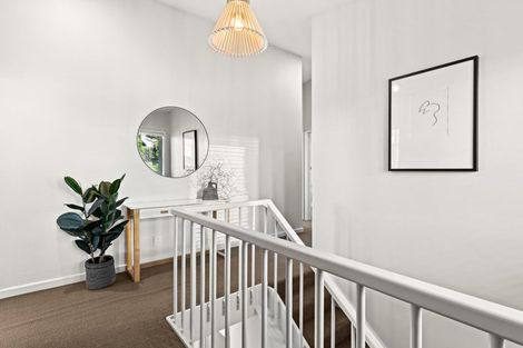 Photo of property in 9 Busby Hill, Havelock North, 4130