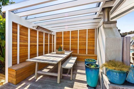 Photo of property in 31 Rauparaha Street, Waikanae Beach, Waikanae, 5036