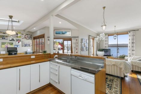 Photo of property in 285 Karaka Bay Road, Karaka Bays, Wellington, 6022