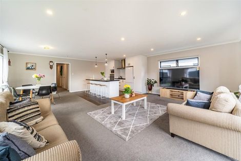 Photo of property in 36 Te Kaeaea Crescent, Wallaceville, Upper Hutt, 5018