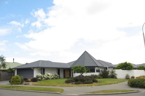 Photo of property in 1 Courtfield Close, Parklands, Christchurch, 8083
