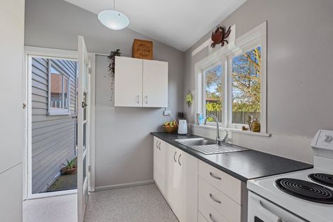 Photo of property in 18 Olliviers Road, Phillipstown, Christchurch, 8011