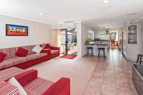 Photo of property in 2 Ballycullanie Place, Dannemora, Auckland, 2016