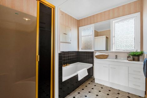 Photo of property in 54 Young Street, New Plymouth, 4310