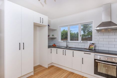 Photo of property in 13 Glen Marine Parade, Glendene, Auckland, 0602