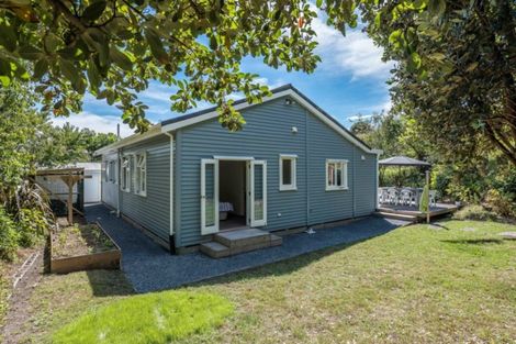 Photo of property in 24 Queens Road, Waikanae Beach, Waikanae, 5036