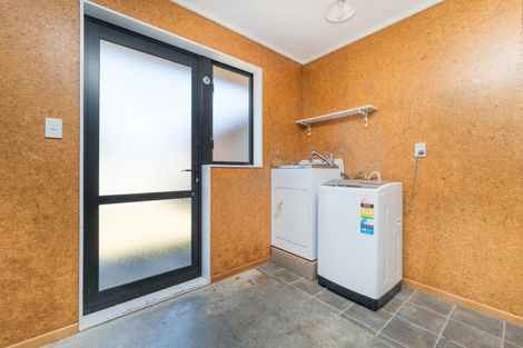 Photo of property in 15 Orlando Way, Kelvin Grove, Palmerston North, 4414